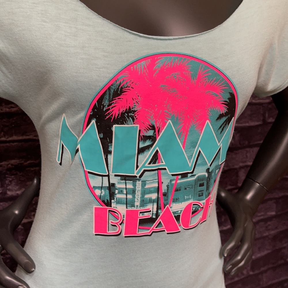 Miami Beach Graphic Knotted Shredded Back Tee Small - Picture 4 of 5